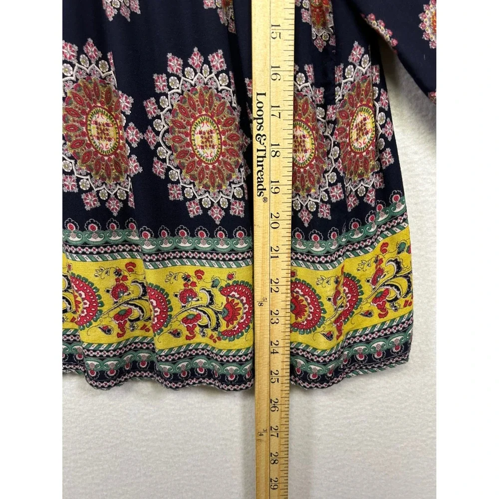 Japna blouse features